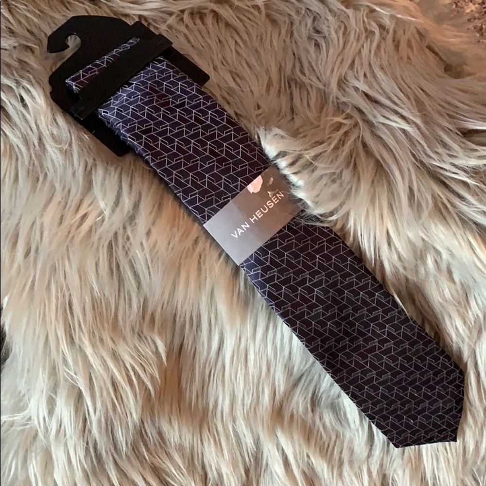 Men’s purple and black necktie